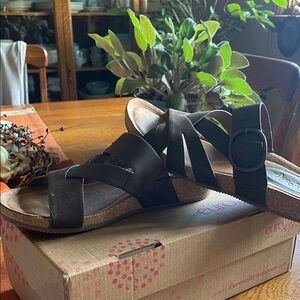 Eurosport by Sofft Women’s Gwenda Faux Leather Mocha Brown Sandals Size 10